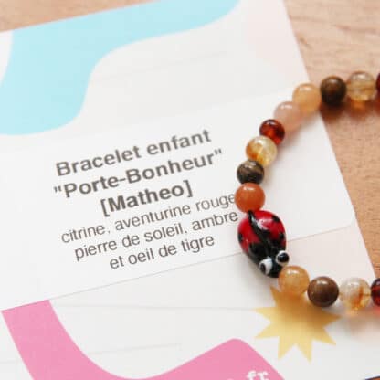 Chaque bracelet enfant porte bonheur est personnalisé