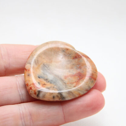 Worry stone ou pierre d'apaisement en agate en forme de coeur