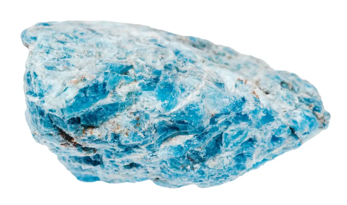 La Cyanite en lithothérapie : propriétés et utilisations de cette pierre d'alignement